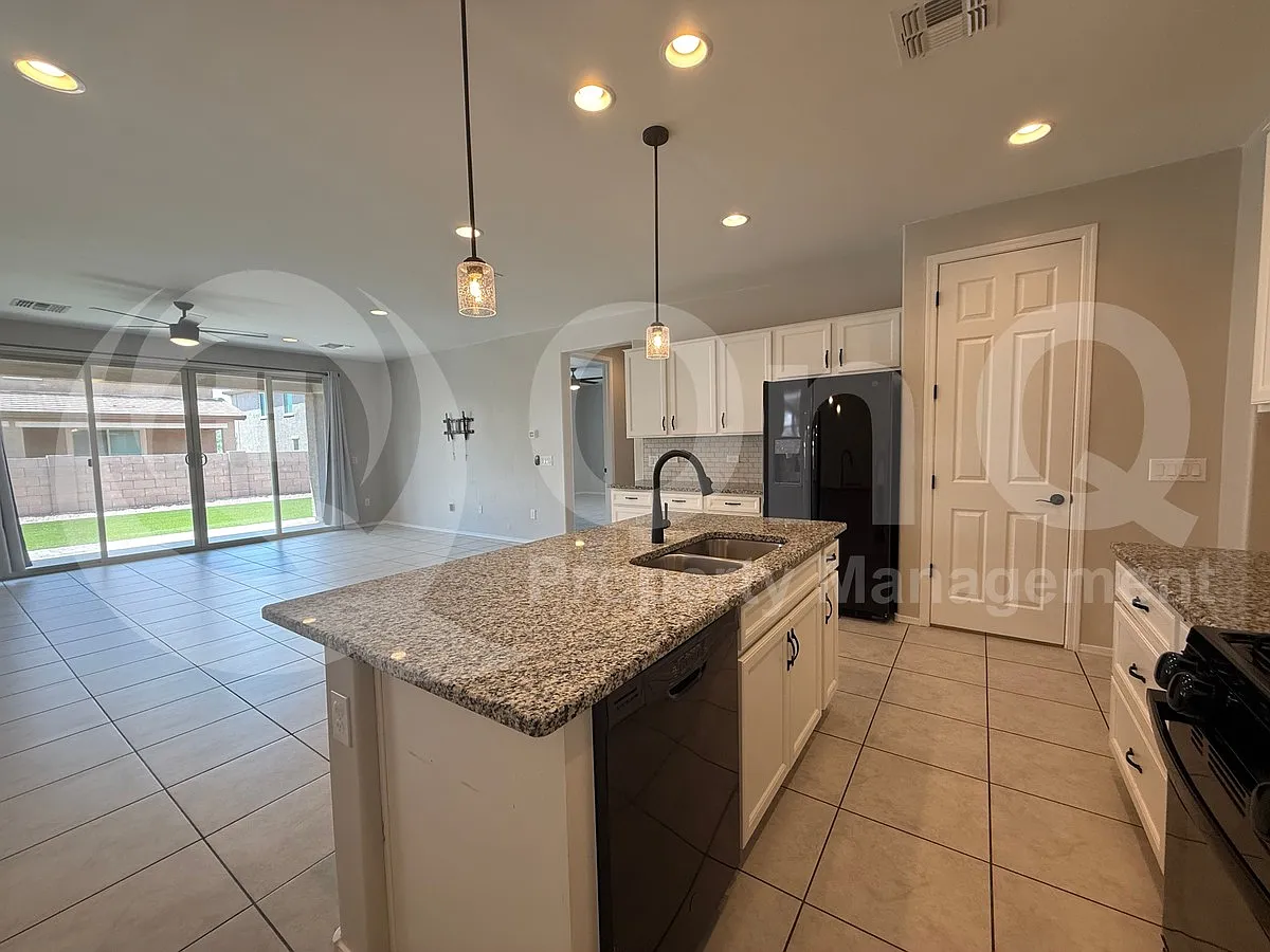 3 bed, 2.0 bath, 1597 sqft, $1,850 — Photo 4