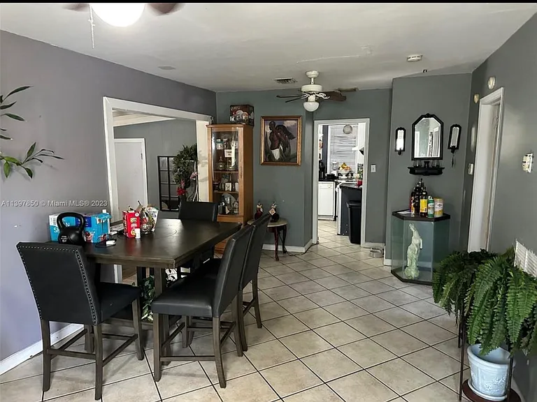 1721 McKinley St — Photo 2