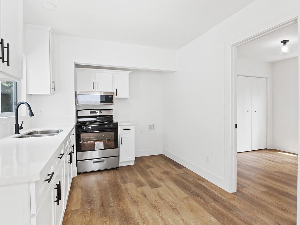 1st image of 2521 E Monroe St #3/4