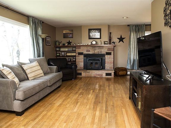 4th image of 54 Farmer St