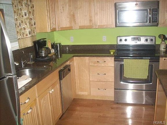 3rd image of 23 Bedford Ave
