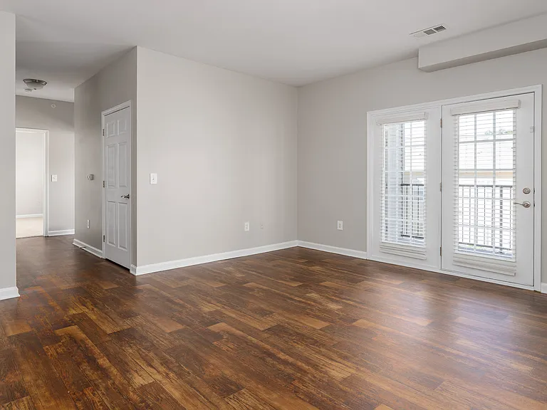 Marshall Square Apartments — Photo 6