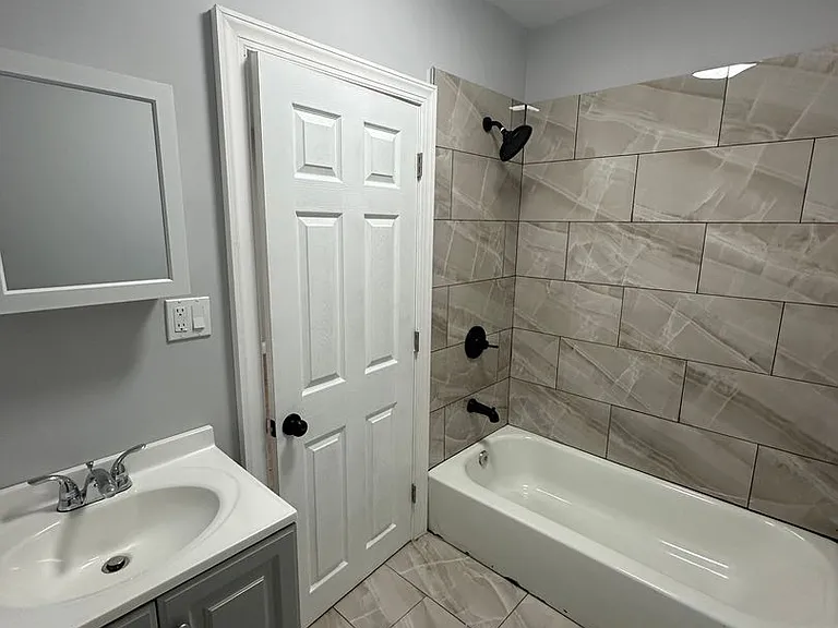 1604 E Macdade Blvd — Photo 8
