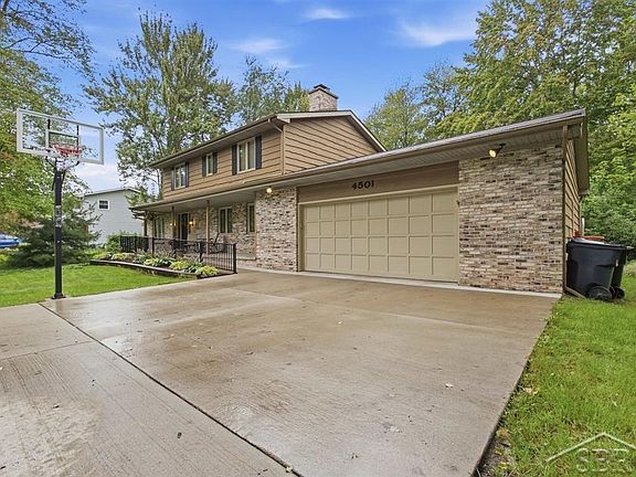 3rd image of 4501 Forestview Dr