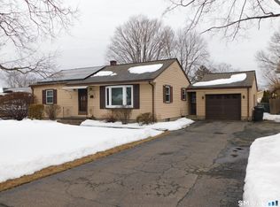 34 Cornwall Dr, Windsor Locks, CT 06096