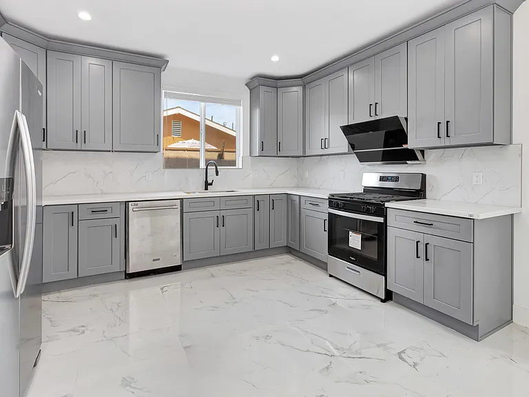 1115 Broadmoor Ave #3 — Photo 6