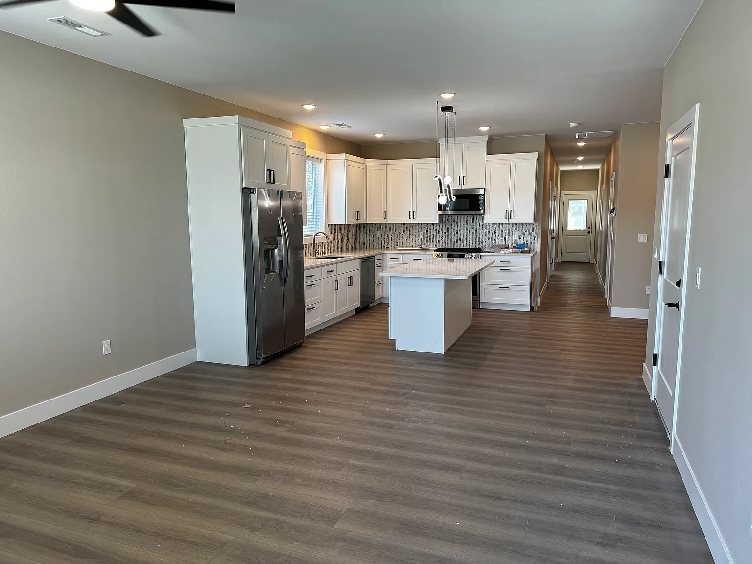 3 bed, 1350 sqft, $2,099 — Photo 4