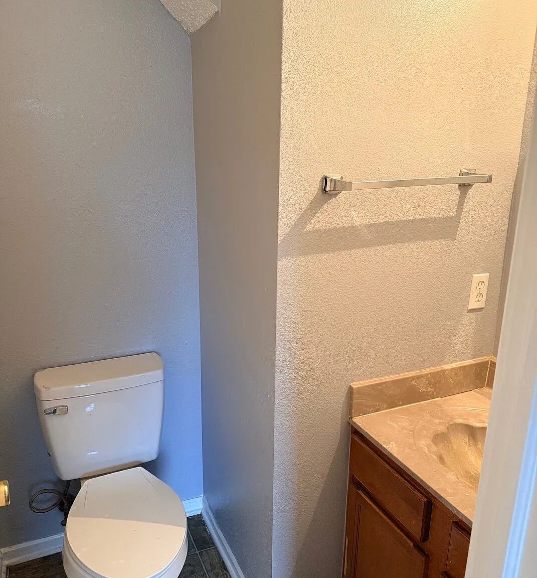 4 bed, 2.5 bath, 2746 sqft, $2,500 — Photo 2