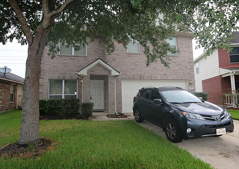 2nd image of 910 Cavern Brook Ln