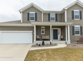 458 E Amberside Dr, Elgin, IL 60124