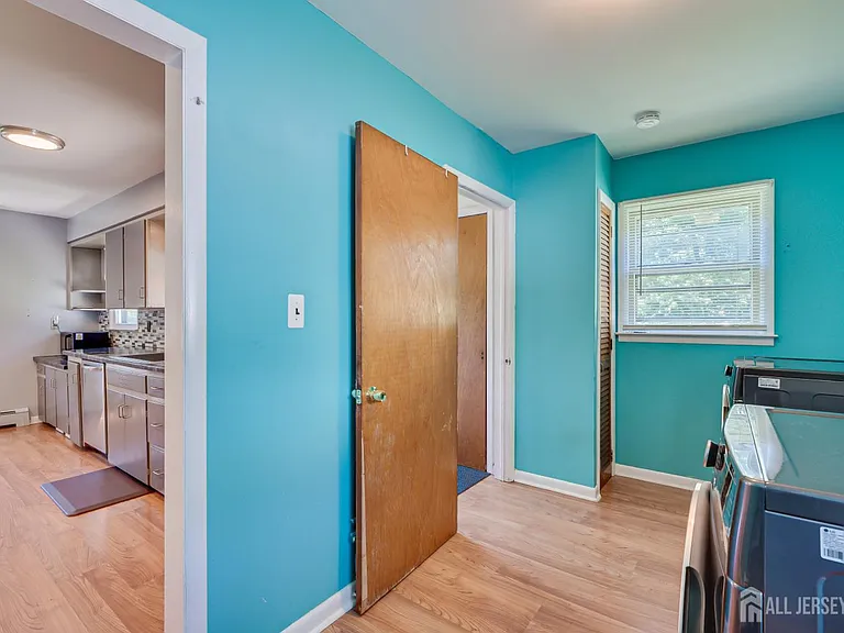 10 Jeff St — Photo 18