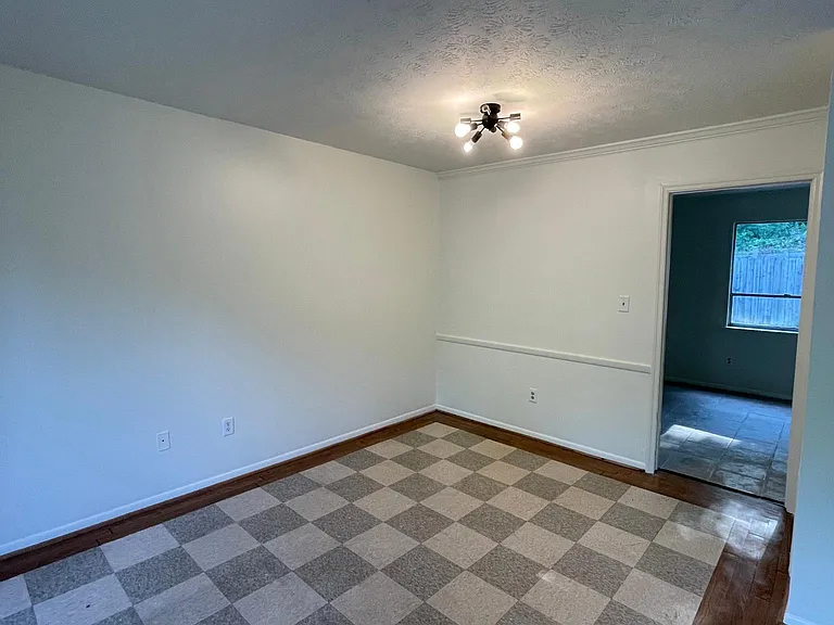 520 Elder St — Photo 7