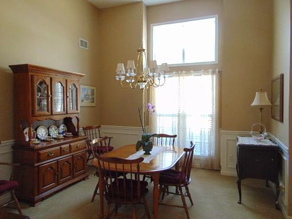 5th image of 585 Willowwind Dr