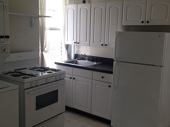 2nd image of 104 N Boulevard APT 2B