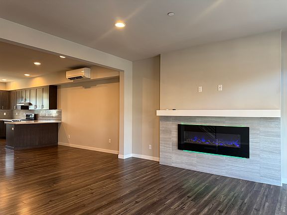 5th image of 16021 Manor Way #E-3