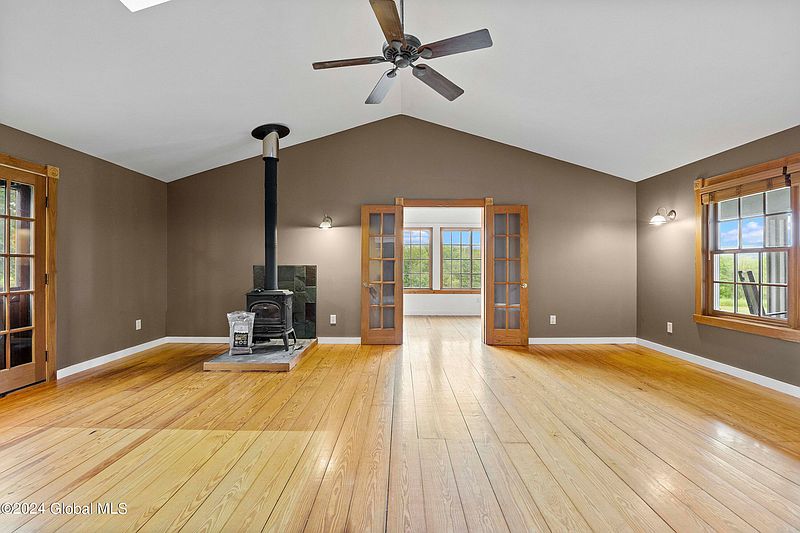4th image of 1328 King Road