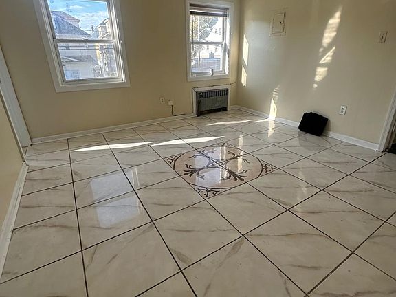 4th image of 271-273 E 32nd St #2