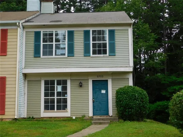5703 Wells Cir, Stone Mountain, GA 30087
