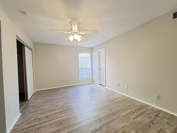 5th image of 1014 Autumn Cir APT D