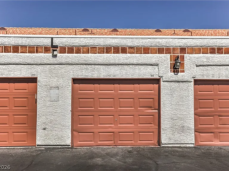 1800 Edmond St #122 — Photo 24