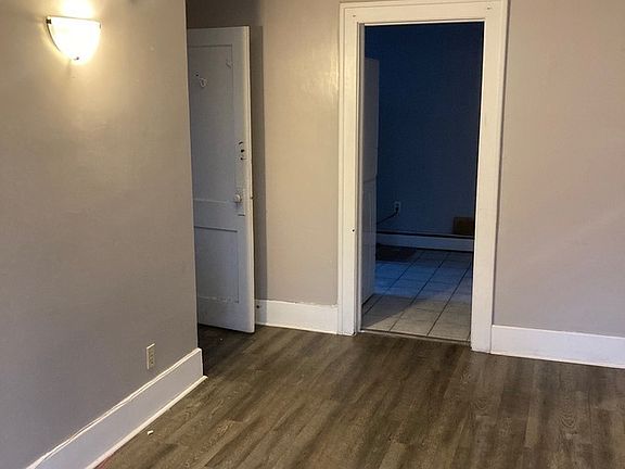 3rd image of 1231 University Ave W #2
