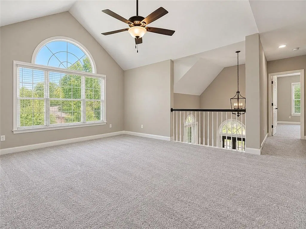 4 bed, 3.0 bath, 1490 sqft, $2,300 — Photo 4