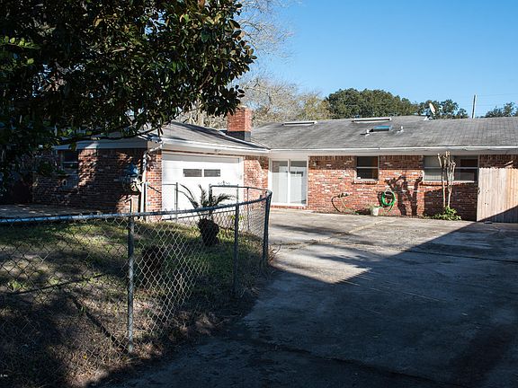 3rd image of 6919 Hanson Dr S