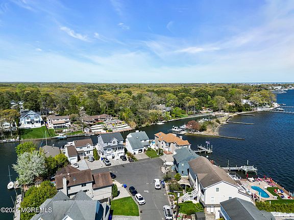 3rd image of 58 Island Drive