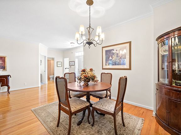 3rd image of 719 Courtland Ave