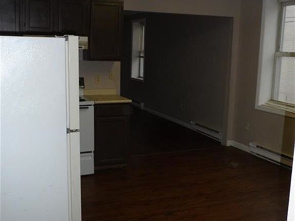 3rd image of 39B Broad St