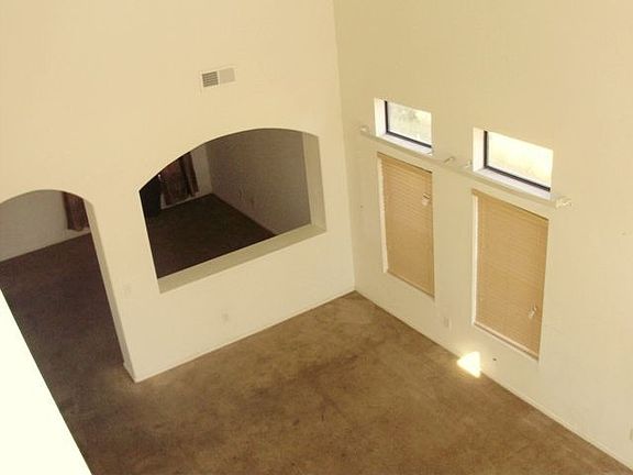 Vaulted ceilings inLiving room and dining room