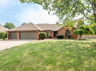 404 Yosemite Dr, Nixa, MO 65714