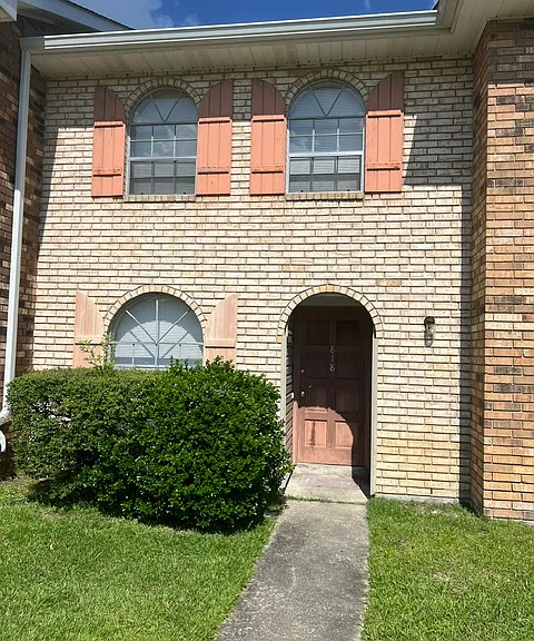 818 Asheville Dr — Photo 1