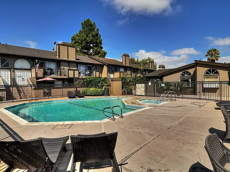 2175 Pacific Ave — Photo 6