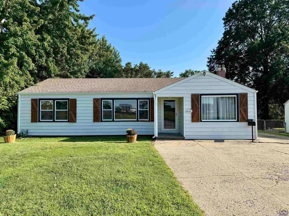 1665 SW 21st St, Topeka, KS 66604
