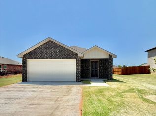560 Saint Charles Pl, Newcastle, OK 73065