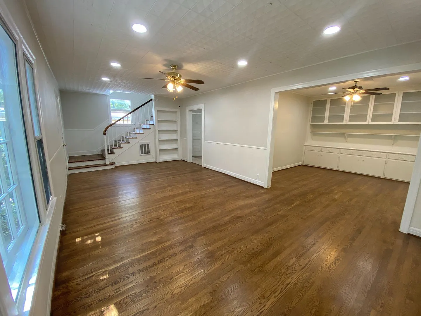 Ut Pre-Lease: Spacious, Updated North Campus House, Walk To Campus! — Photo 1