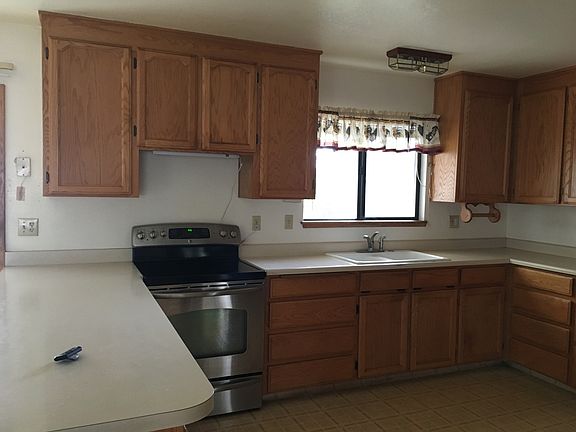 3rd image of 25197 Palm St