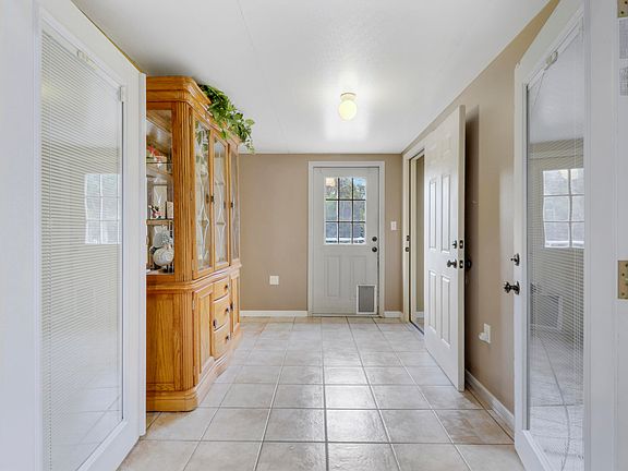4th image of 932 SE Belfast Avenue