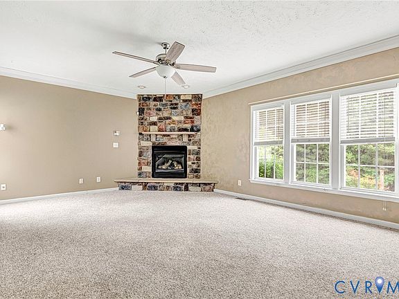 4th image of 23281 Johnstown Ln