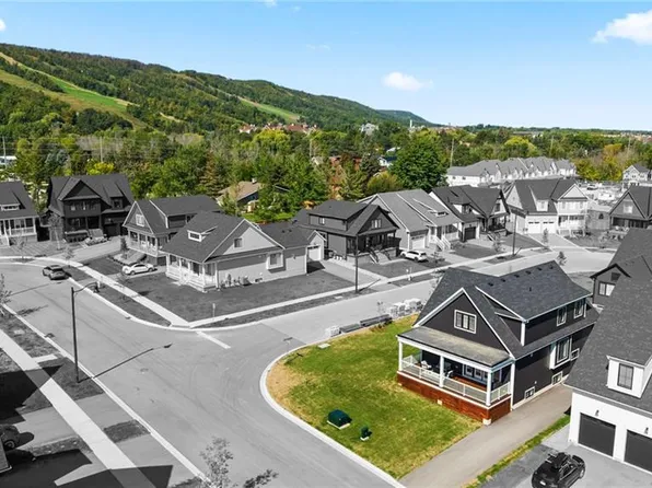 150 Courtland St, The Blue Mountains, ON L9Y 5L7