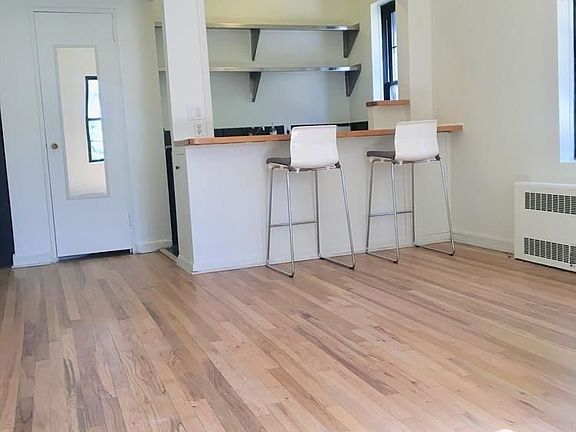 2nd image of 832 Greenwich St #3F
