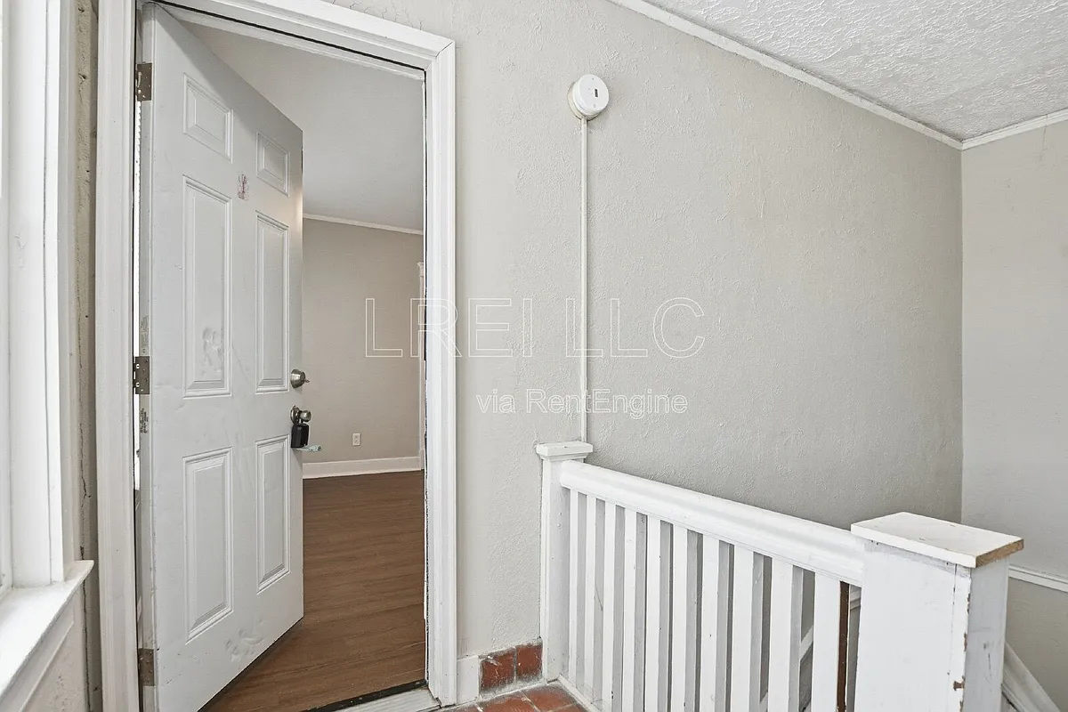 Building Photo - 701 Hazel St #3