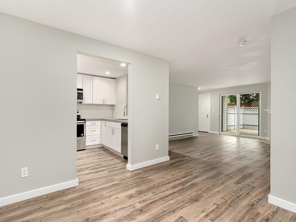 1st image of 12690 NE 10th Pl #103