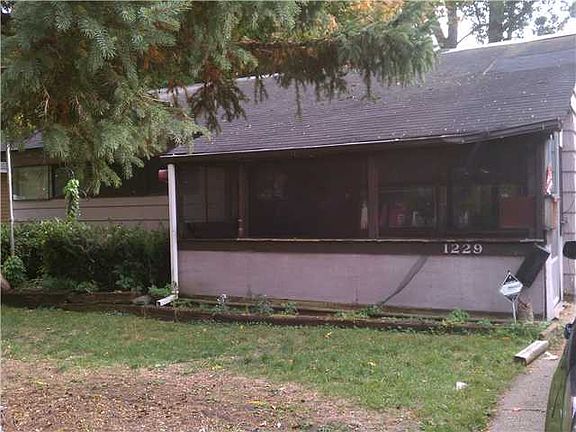 2nd image of 1229 W Willow St