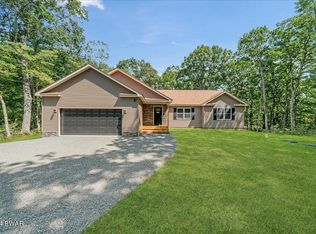 133 Goldrush Dr, Hawley, PA 18428
