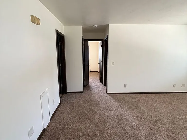 102 E Wisconsin St — Photo 9