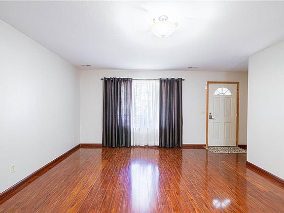 3rd image of 502 N 1st St