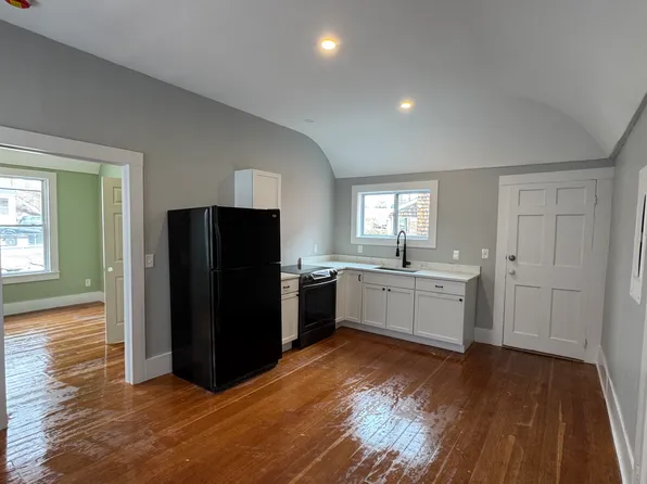 80 Main St #5, Newmarket, NH 03857