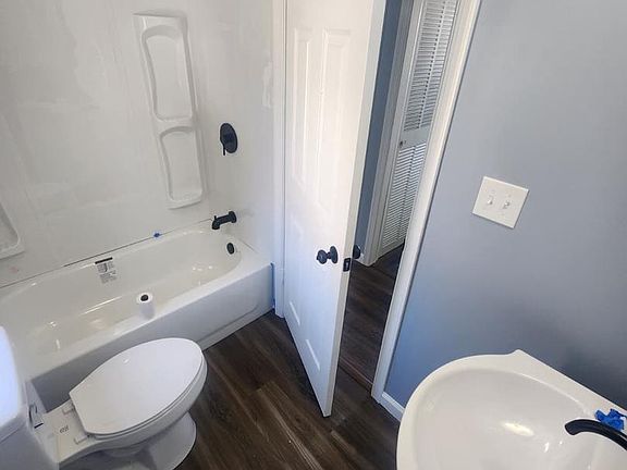 3rd image of 4191 Lake Rd #40